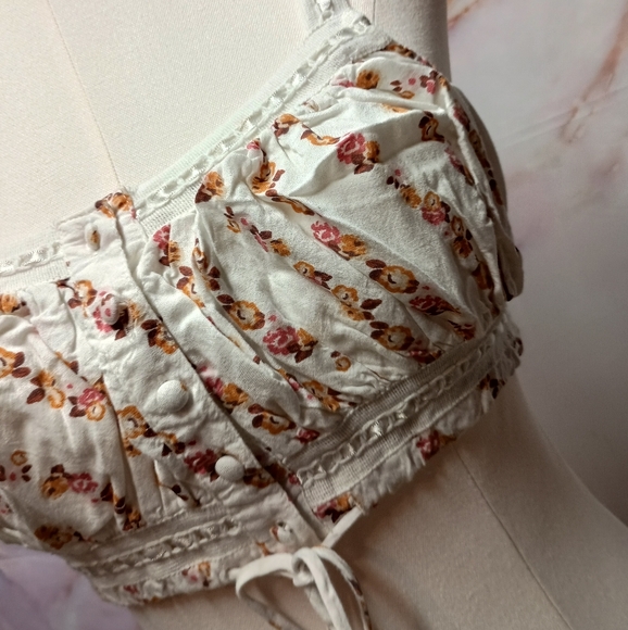 Aeropostale Floral Lace Crop Top - Picture 2 of 7